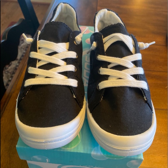 cute slip on tennis shoes